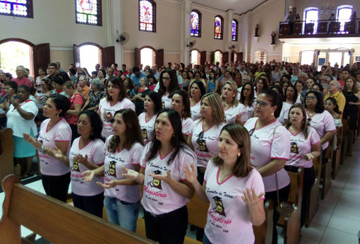 Turma que se formou em magistério há 30 anos no CEB participa de missa; data foi comemorada