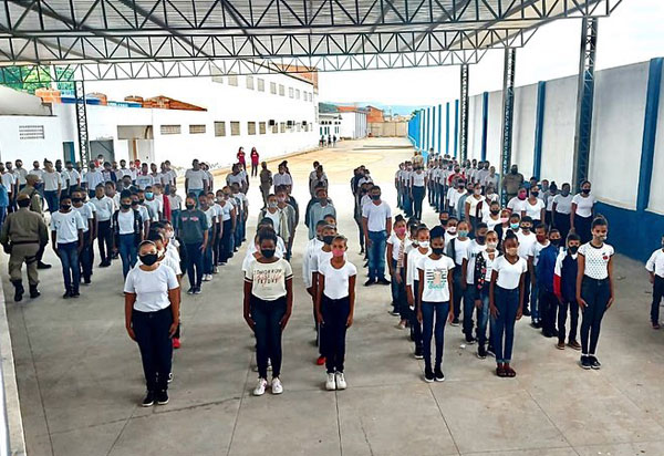 Brumado: Projeto cívico militar na Escola Municipal Oscarlina Oliveira Silva foi reiniciado