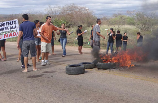 Brumado: Moradores interditam BR-030 em protesto contra construção do CDP