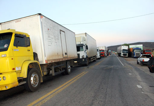 Brumado: protesto dos motoristas de caminhões segue nesta terça (22)