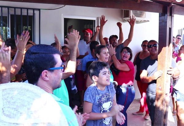 Moradores de Tanhaçu se reúnem para protestar contra a qualidade da água oferecida pela Embasa 