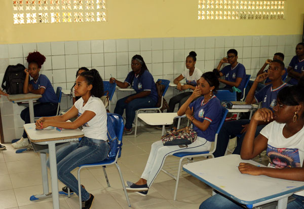 Estudantes da rede estadual em toda a Bahia participam de   avaliação de Língua Portuguesa e Matemática