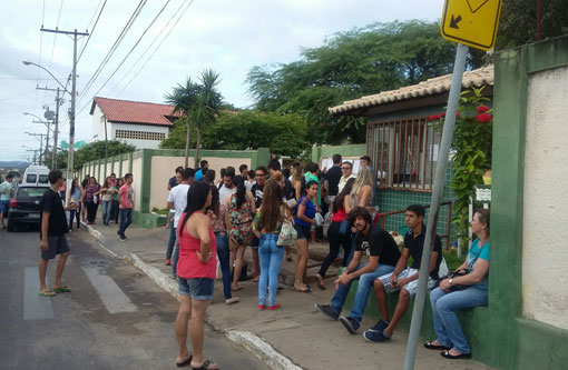UNEB conclui provas do Vestibular 2016; gabaritos serão divulgados no dia 9 de março