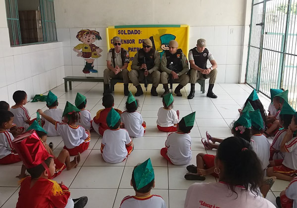 Brumado: Polícia Militar visita  creche na Vila Presidente Vargas