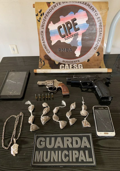 Paramirim: homem é detido acusado de tráfico de drogas e porte ilegal de arma de fogo