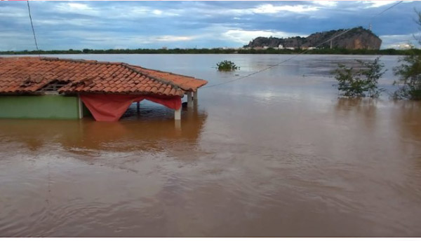 Bom Jesus da Lapa: famílias começam a deixar casas em ilhas; nível do Rio São Francisco  ultrapassa 8m