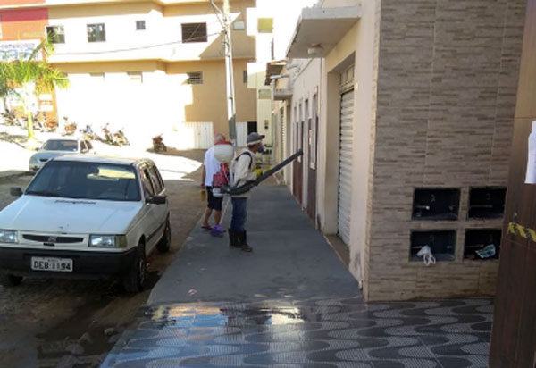 Aracatu: prefeitura inicia serviço de desinfecção das ruas da cidade em combate a Covid-19