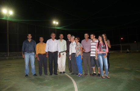 Totalmente reestruturada, quadra poliesportiva do Bairro Baraúnas é entregue à comunidade