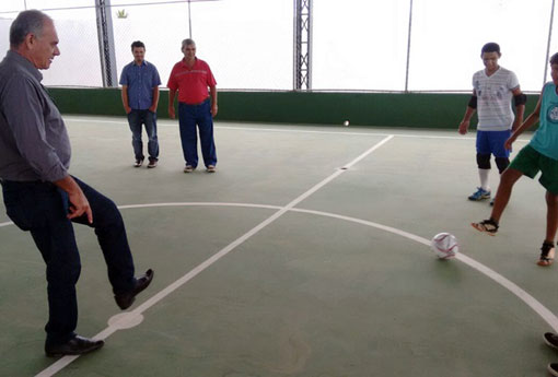 Quadra poliesportiva da Escola Dr. Roberto Santos é entregue à comunidade do Bairro Dr. Juracy