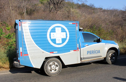 Livramento de Nossa Senhora: Polícias Civil e Técnica removem corpo para IML durante velório 