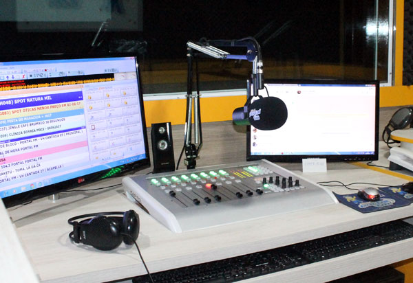 Pré-candidatos estão proibidos de apresentar programa de rádio ou TV a partir de sábado (30/6)