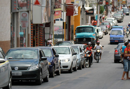 Dirigir veículo utilizando-se do telefone celular lidera o ranking de multas em Brumado