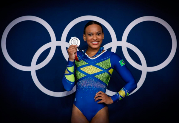 Com a prata, Rebeca Andrade conquista a primeira medalha olímpica do Brasil