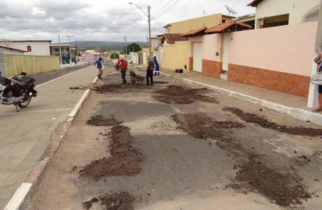 Brumado: Operação 'tapa-buraco' na Avenida João Paulo I