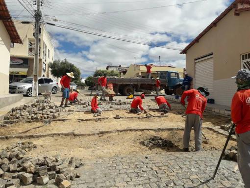 Brumado: secretaria de Infraestrutura restaura diversos logradouros públicos na sede do município