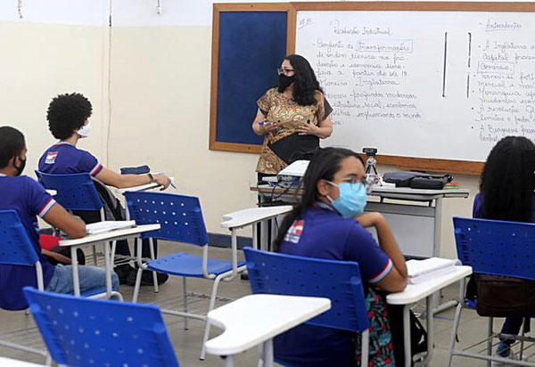 Projeto do Governo do Estado aumenta vencimentos dos professores em quase 16%