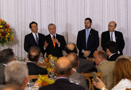 Novo texto da reforma da Previdência mantém idade mínima de 65 para homens e 62 para mulheres