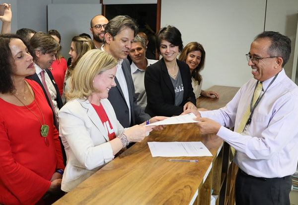 PT registra candidatura de Lula a presidente 
