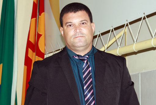 Vereador Rei de Domingão solicita reforma da Praça da Cebola