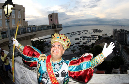 Rei Momo abre oficialmente o carnaval de Salvador