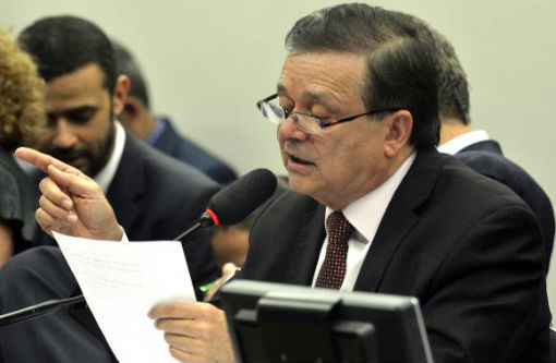 Decretos assinados por Dilma feriram a Constituição, diz relator do impeachment