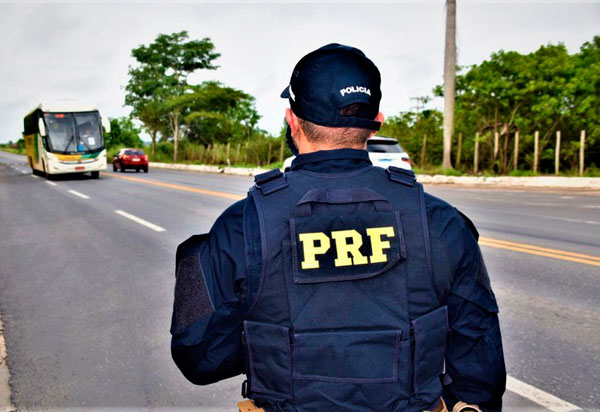 PRF na Bahia apresenta balanço da Operação Natal 2021