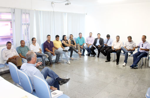 Brumado: Prefeito Aguiberto se reúne com líderes da greve, nova proposta será apresentada nesta quarta