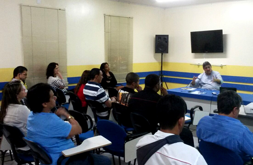 Palestra 'Redes Associativas' foi realizada no auditório da CDL de Brumado