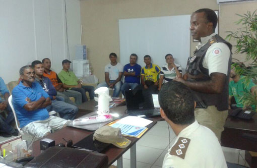 Brumado: Major Berlink se reúne com mototaxistas para discutir regulamentação dos agentes