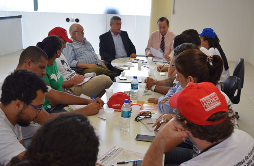 Governo recebe professores e estudantes das universidades estaduais e assegura orçamento superior a R$ 1,1 bilhão para 2015