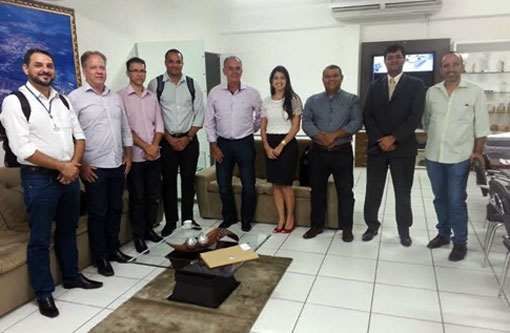 Reunião presidida pelo prefeito Aguiberto define o futuro da implantação da energia eólica em Brumado