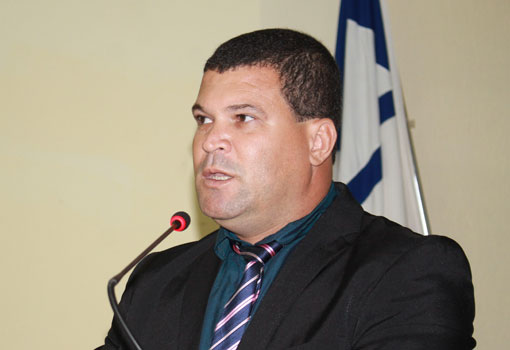 Rey de Domingão faz importantes indicações para pavimentação de ruas no Bairro Baraúnas