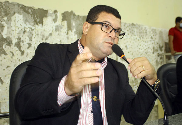 Brumado: vereador Rey de Domingão solicita a prefeitura alargamento de retorno da Avenida Centenário