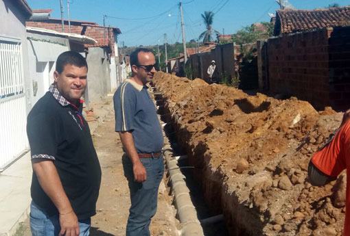 Brumado: após solicitação do vereador Rey de Domingão, prefeitura recupera esgoto da Rua Domingos Medrado