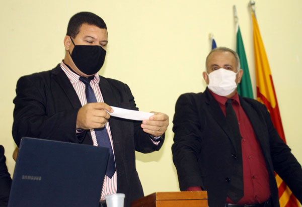 Brumado: Três vereadores fazem parte da comissão de investigação do processo contra o prefeito Eduardo Vasconcelos