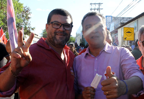 Vereador Rey de Domingão participou da caminhada do candidato a reeleição Rui Costa, em Brumado