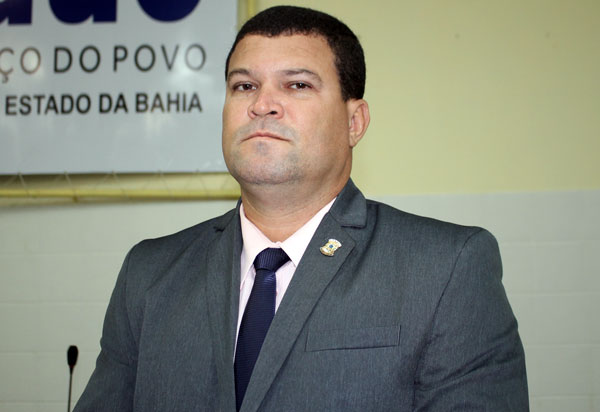 Brumado: vereador Rey de Domingão indica instalação de faixas de pedestre em frente a escolas municipais