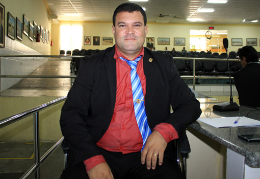  Brumado: vereador Rey de Domingão parabeniza prefeito Eduardo Vasconcelos e secretário de saúde Cláudio Feres pelo sucesso do mutirão de catarata