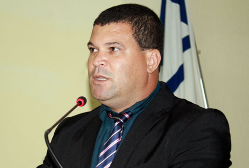 Brumado: vereador Rey de Domingão indica pavimentação e rede de esgoto para ruas do Bairro Malhada Branca