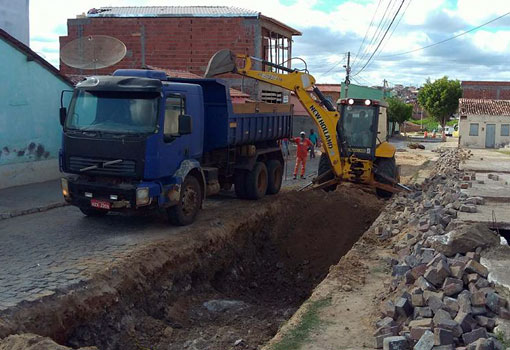 Brumado: vereador Rey de Domingão solicita reparo urgente na galeria de esgoto do Bairro Dr. Juracy