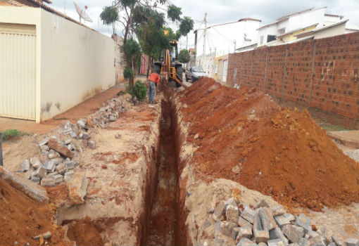 Brumado: obra na Rua Juraci Meira começa a ser executada atendendo solicitação do vereador Rey de Domingão