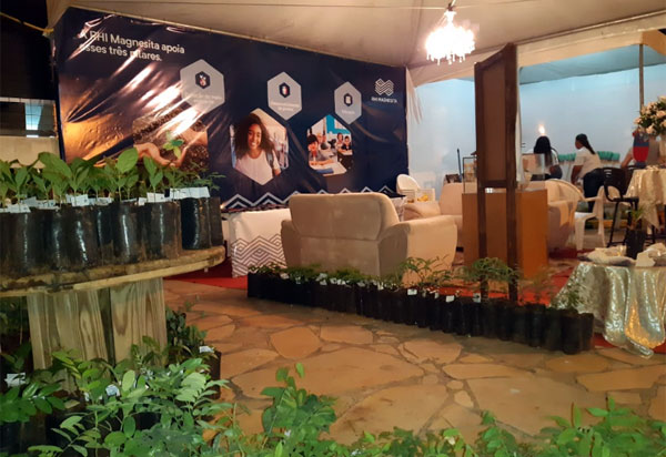 Brumado: RHI Magnesita distribuiu durante a II Feira do Empreendedor 2.000 mudas de diferentes espécies e 3.000 brindes