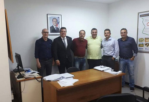 Deputado Marquinho Viana reivindica com prefeitos de Livramento e Jussiape obras na CERB