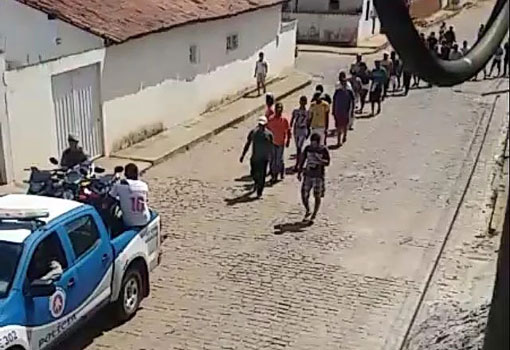 Bahia: rinha de galo é desarticulada; cerca de 200 pessoas foram encaminhas à delegacia