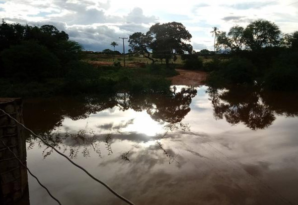 Dom Basílio: Rio Brumado está com grande volume de água após as chuvas
