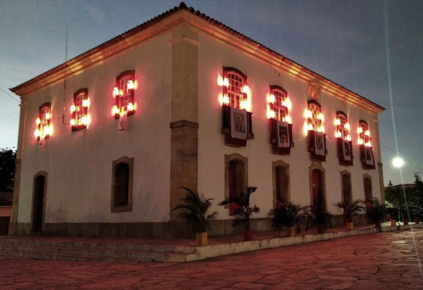 Mesmo na Pandemia, moradores de Rio de Contas mantêm tradição ao decorar casas no Corpus Christi