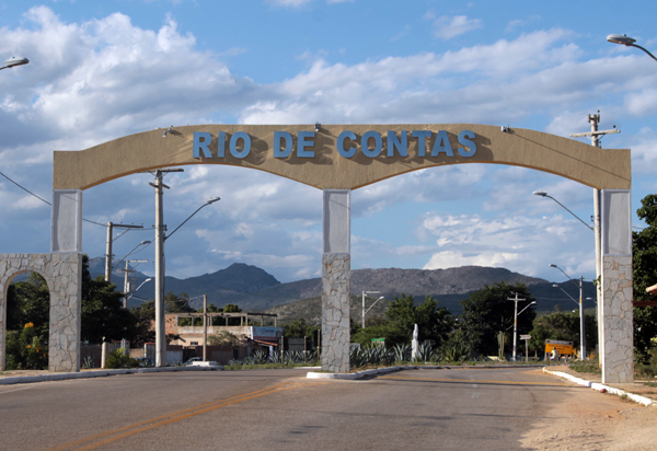 Senhor com suspeita de Covid-19 é notificado pela Polícia Militar e Vigilância Sanitária por não cumprir isolamento 