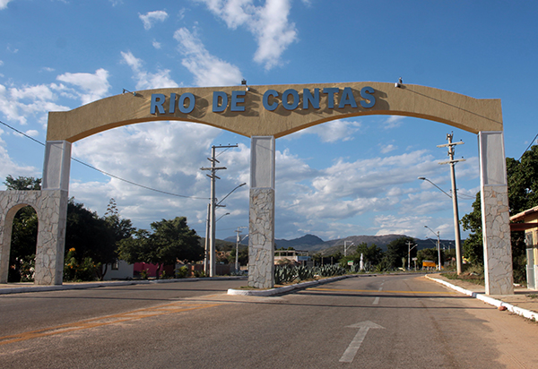 Rio de Contas: Homem tenta tirar arma de policial durante ocorrência e é atingido por tiro acidental