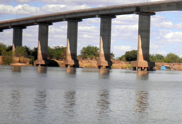 Pelo menos 14 municípios baianos não monitoram presença de agrotóxicos na água, revela MP