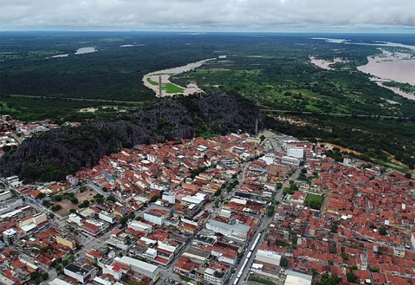Nível do rio São Francisco ultrapassa a última cheia do ano e chega a 7,46 metros na cidade de Bom Jesus da Lapa 